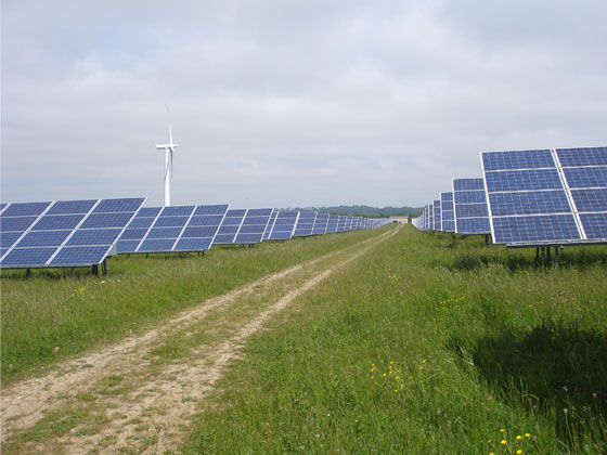 Photograph of Westmill Solar Park (photo courtesy of Neil B. Maw).